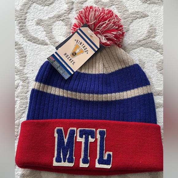 Vintage Mtl Canadian Tuque - Picture 1 of 2